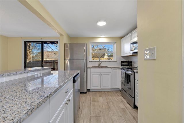 405 Village Drive UNIT 405, Buzzards Bay, MA 02532