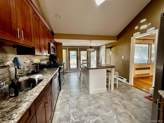 26 Canterbury Road, Woodbury, NY 11797