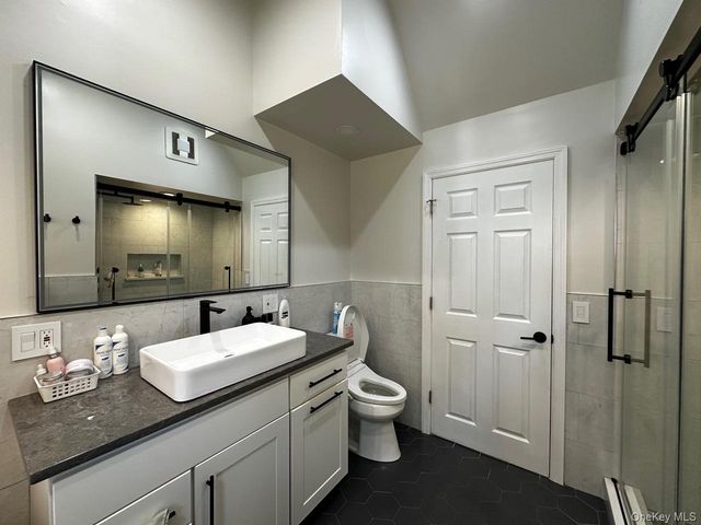 26 Canterbury Road, Woodbury, NY 11797