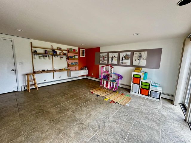 26 Canterbury Road, Woodbury, NY 11797