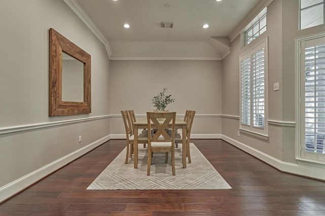 87 W Honey Grove Place, The Woodlands, TX 77382