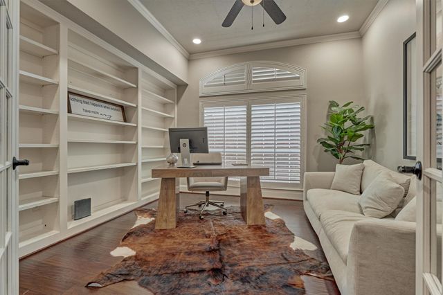 87 W Honey Grove Place, The Woodlands, TX 77382