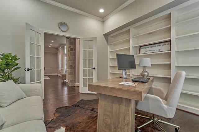 87 W Honey Grove Place, The Woodlands, TX 77382