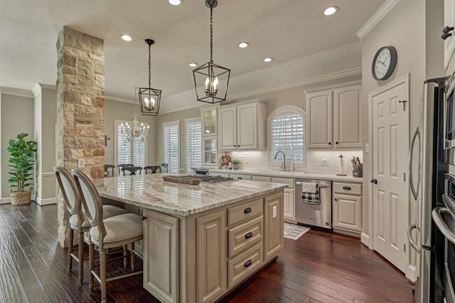 87 W Honey Grove Place, The Woodlands, TX 77382