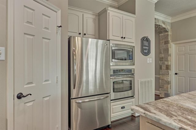 87 W Honey Grove Place, The Woodlands, TX 77382