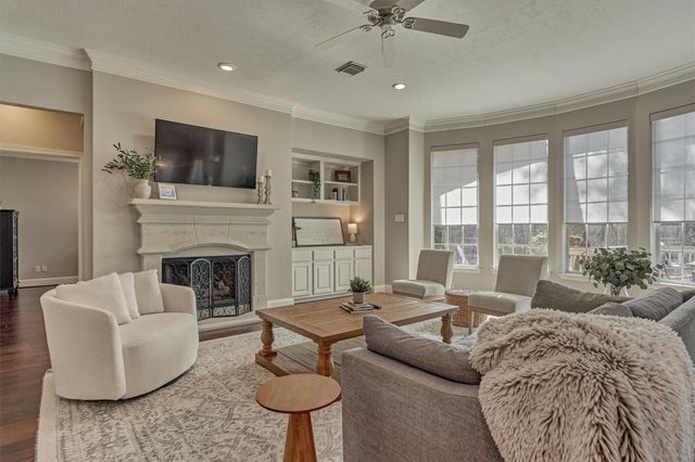 87 W Honey Grove Place, The Woodlands, TX 77382