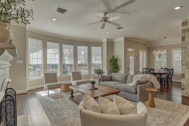 87 W Honey Grove Place, The Woodlands, TX 77382