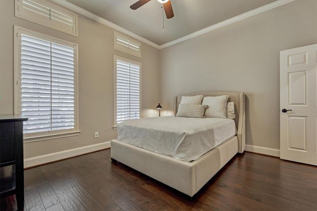 87 W Honey Grove Place, The Woodlands, TX 77382