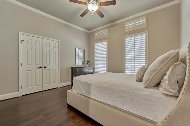 87 W Honey Grove Place, The Woodlands, TX 77382