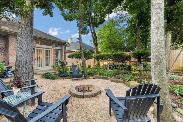 87 W Honey Grove Place, The Woodlands, TX 77382