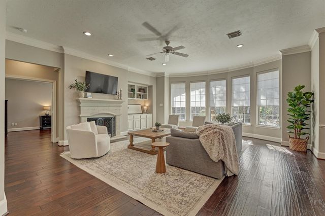 87 W Honey Grove Place, The Woodlands, TX 77382