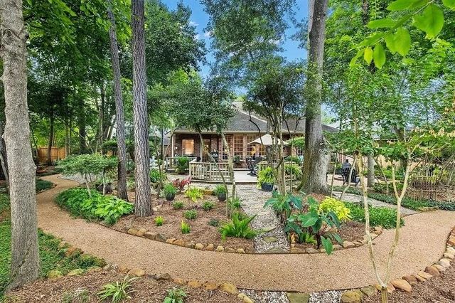 87 W Honey Grove Place, The Woodlands, TX 77382