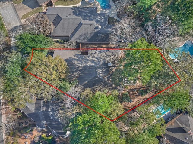 87 W Honey Grove Place, The Woodlands, TX 77382