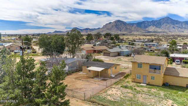 10229 S HONEYSUCKLE Drive, Hereford, AZ 85615