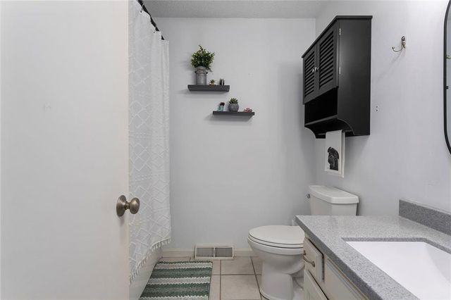 5330 NW 87th Court, Kansas City, MO 64154