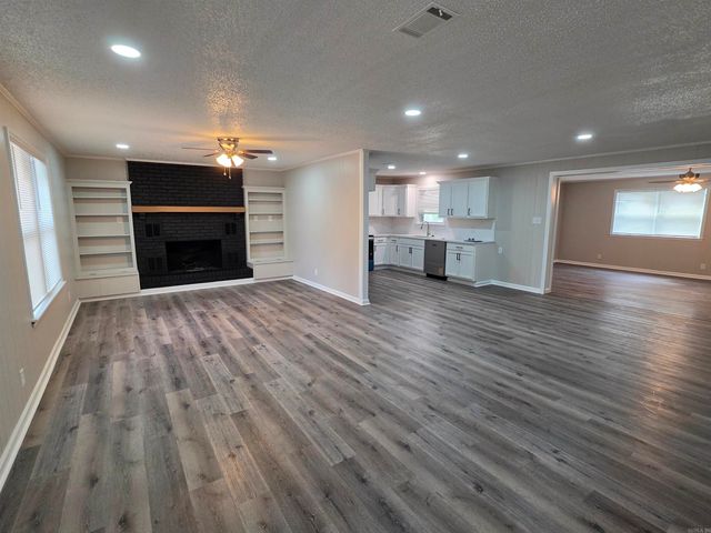 17811 Puckett Rd, Alexander, AR 72002