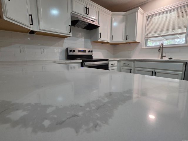 17811 Puckett Rd, Alexander, AR 72002