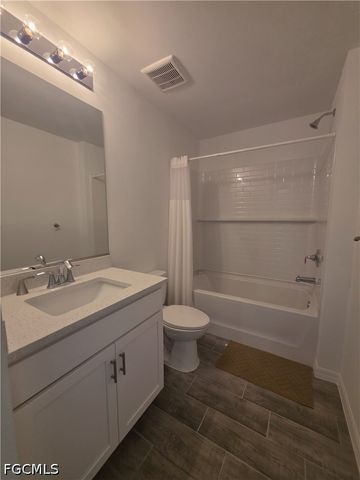 4421 NE 15th PL, Cape Coral, FL 33909