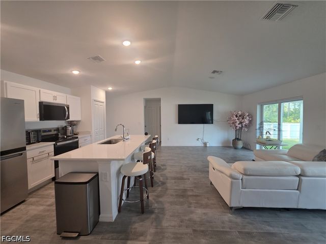 4421 NE 15th PL, Cape Coral, FL 33909