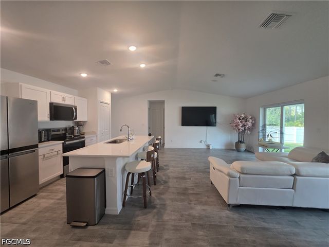 4421 NE 15th PL, Cape Coral, FL 33909