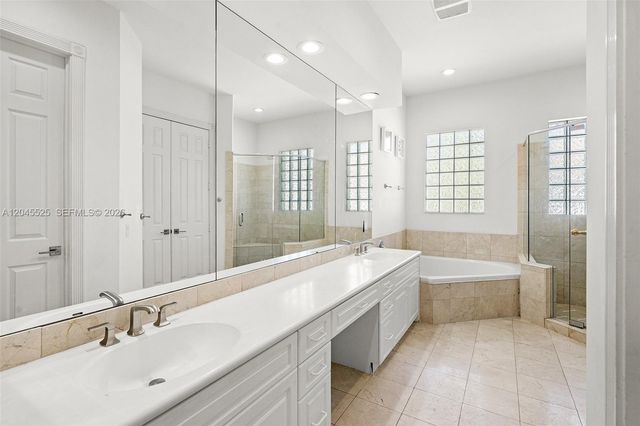 1549 Shoreline Way, Hollywood, FL 33019