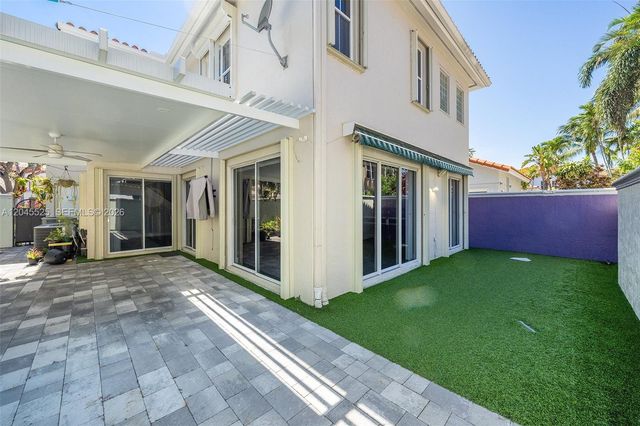 1549 Shoreline Way, Hollywood, FL 33019