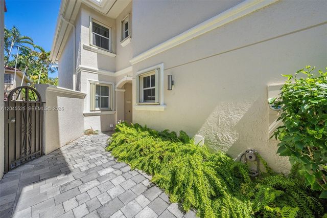 1549 Shoreline Way, Hollywood, FL 33019