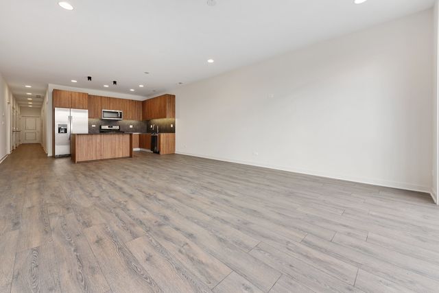 2824 W VAN BUREN Street 302, Chicago, IL 60612