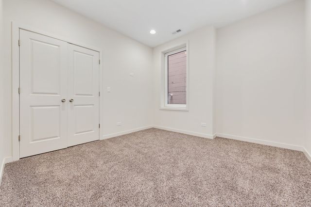 2824 W VAN BUREN Street 302, Chicago, IL 60612
