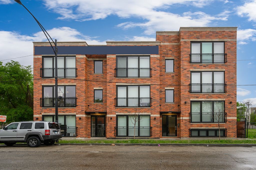 2824 W VAN BUREN Street 302, Chicago, IL 60612