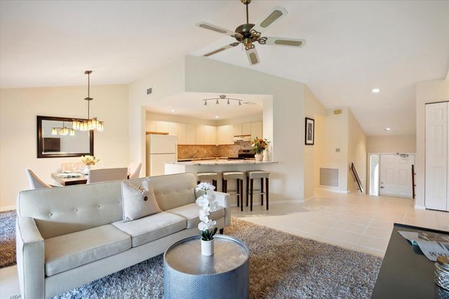 5750 Coach House Circle G, Boca Raton, FL 33486