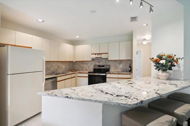 5750 Coach House Circle G, Boca Raton, FL 33486