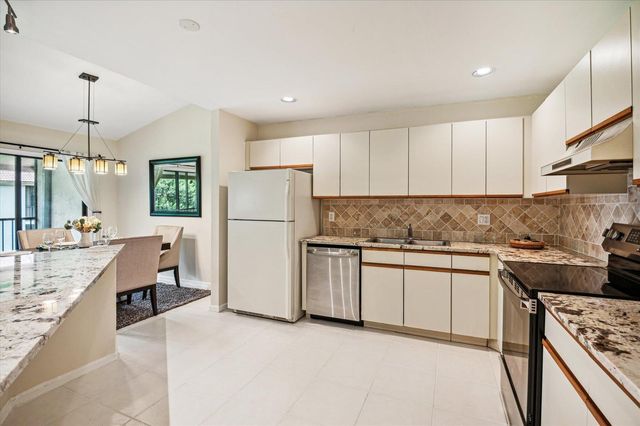 5750 Coach House Circle G, Boca Raton, FL 33486