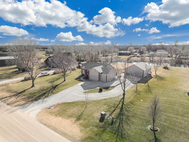 727 Chukker Ln, Haysville, KS 67060