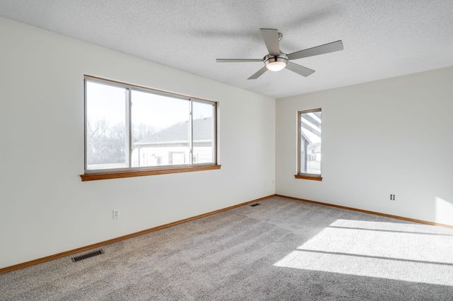 727 Chukker Ln, Haysville, KS 67060