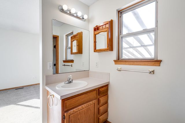 727 Chukker Ln, Haysville, KS 67060