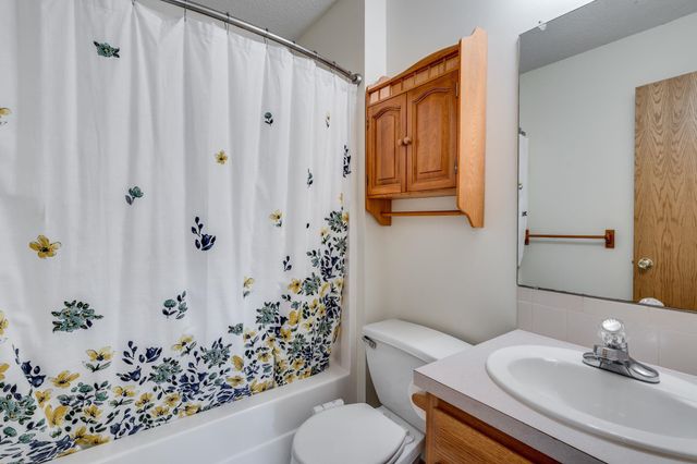 727 Chukker Ln, Haysville, KS 67060