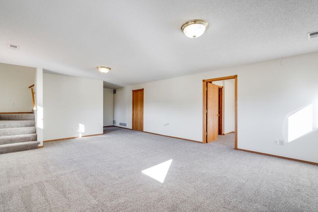 727 Chukker Ln, Haysville, KS 67060