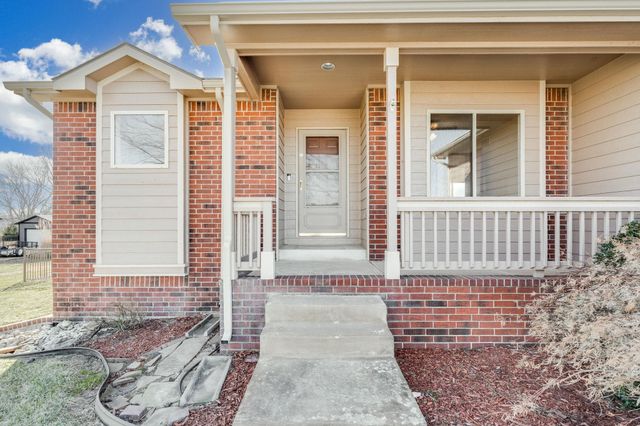 727 Chukker Ln, Haysville, KS 67060