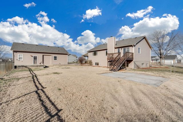 727 Chukker Ln, Haysville, KS 67060