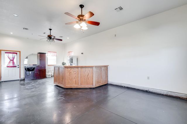 727 Chukker Ln, Haysville, KS 67060