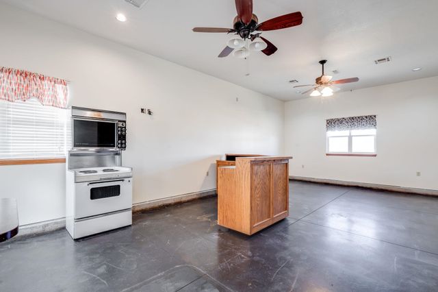 727 Chukker Ln, Haysville, KS 67060