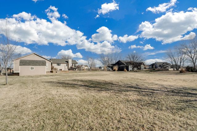 727 Chukker Ln, Haysville, KS 67060