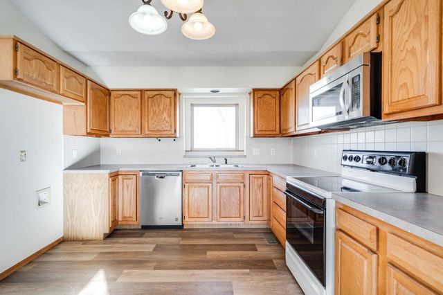 727 Chukker Ln, Haysville, KS 67060