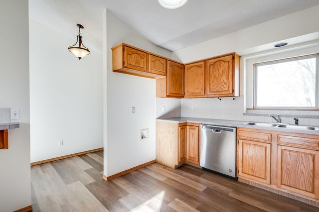 727 Chukker Ln, Haysville, KS 67060