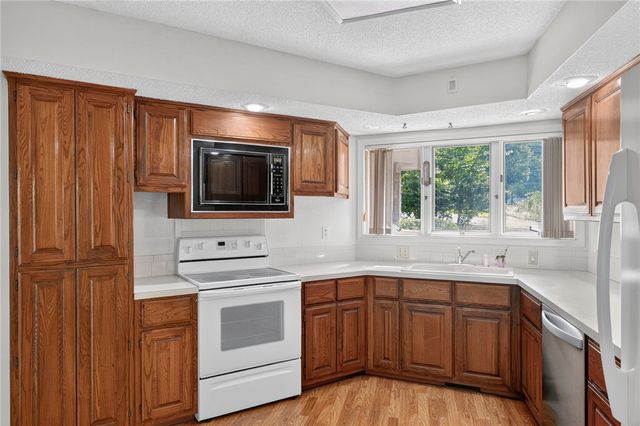 2 Raleigh Hills Lane, Bella Vista, AR 72715