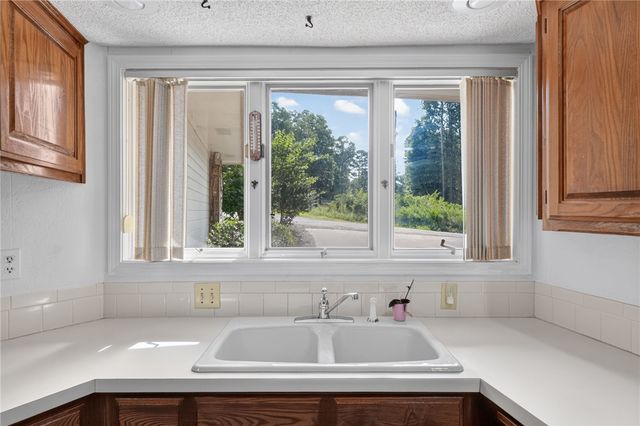 2 Raleigh Hills Lane, Bella Vista, AR 72715