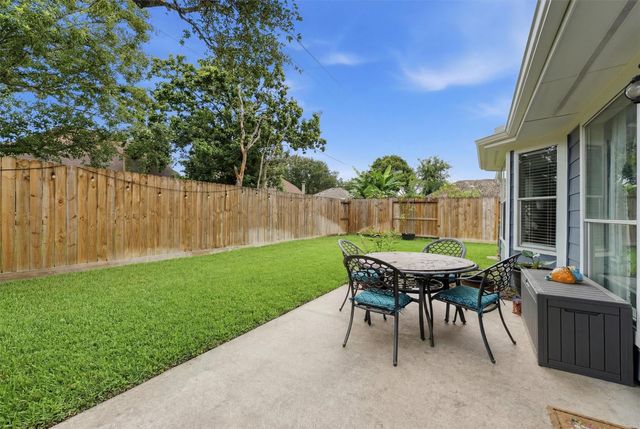 1433 Cottage Cove Court, Seabrook, TX 77586