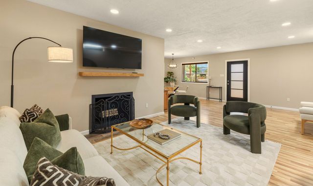 4518 Mountain Road NE, Albuquerque, NM 87110