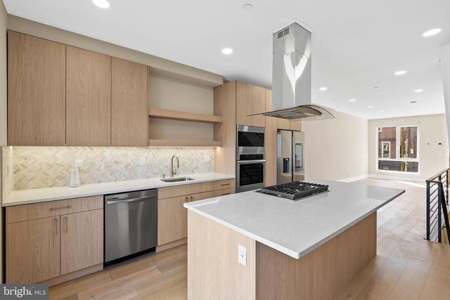 2439 E HUNTINGDON ST, Philadelphia, PA 19125